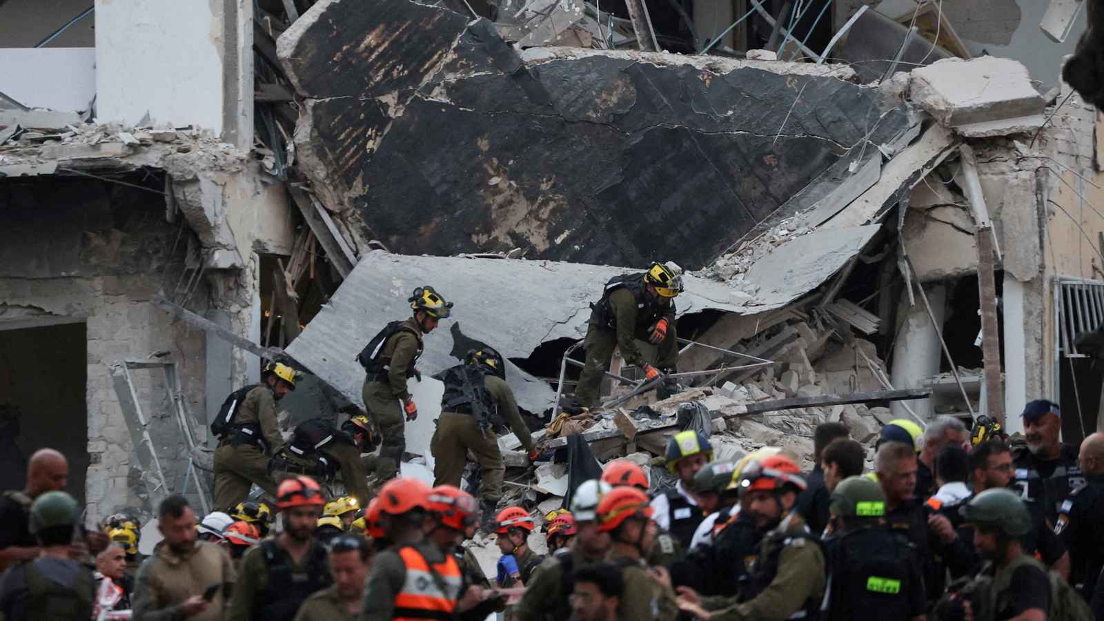 إصابات بين الإسرائيليين بدفعة جديدة من الصواريخ الإيرانية