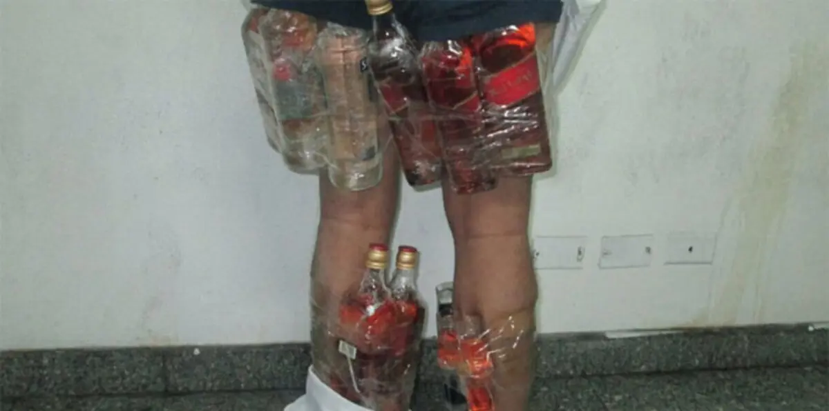 سعوديون يبتكرون طرقاً عجيبة لتهريب الخمر (صور)