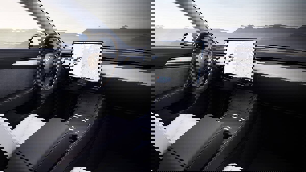 "السائق الآلي" في تسلا يتسبب بـ1000 حادث 