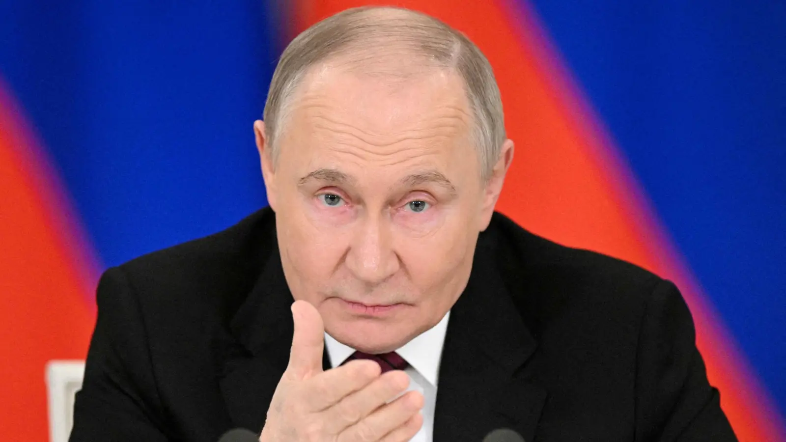 بوتين يقيل وزير النقل ويعين نائبه قائما بالأعمال