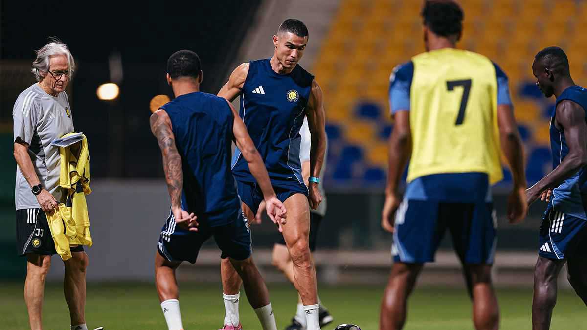 موعد ظهوره في "آسيا 2".. وليد الفراج يفجر مفاجأة عن كريستيانو رونالدو (فيديو)