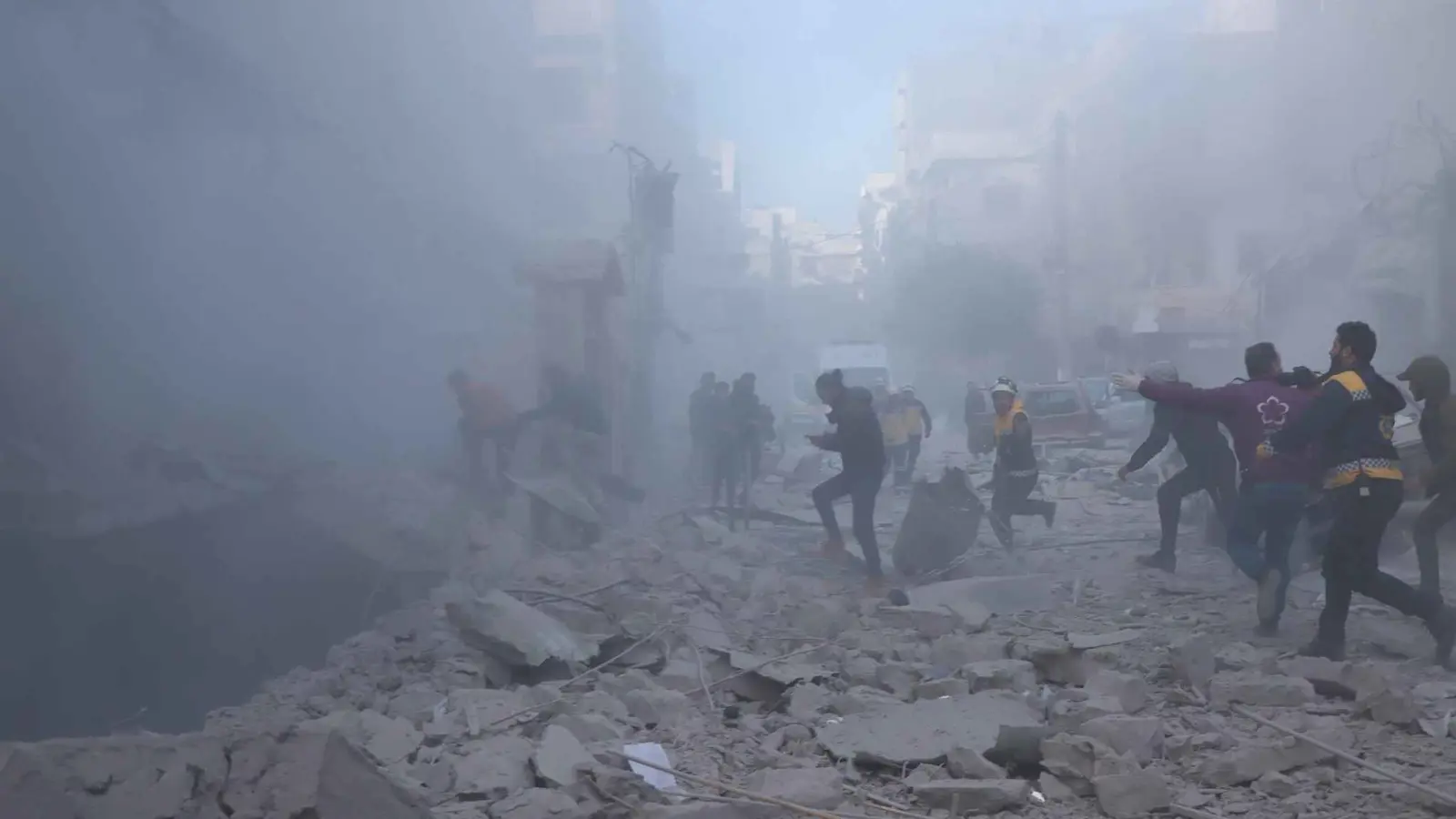 منظمة سورية معارضة: مقتل أكثر من 25 شخصا إثر غارات على إدلب وحلب