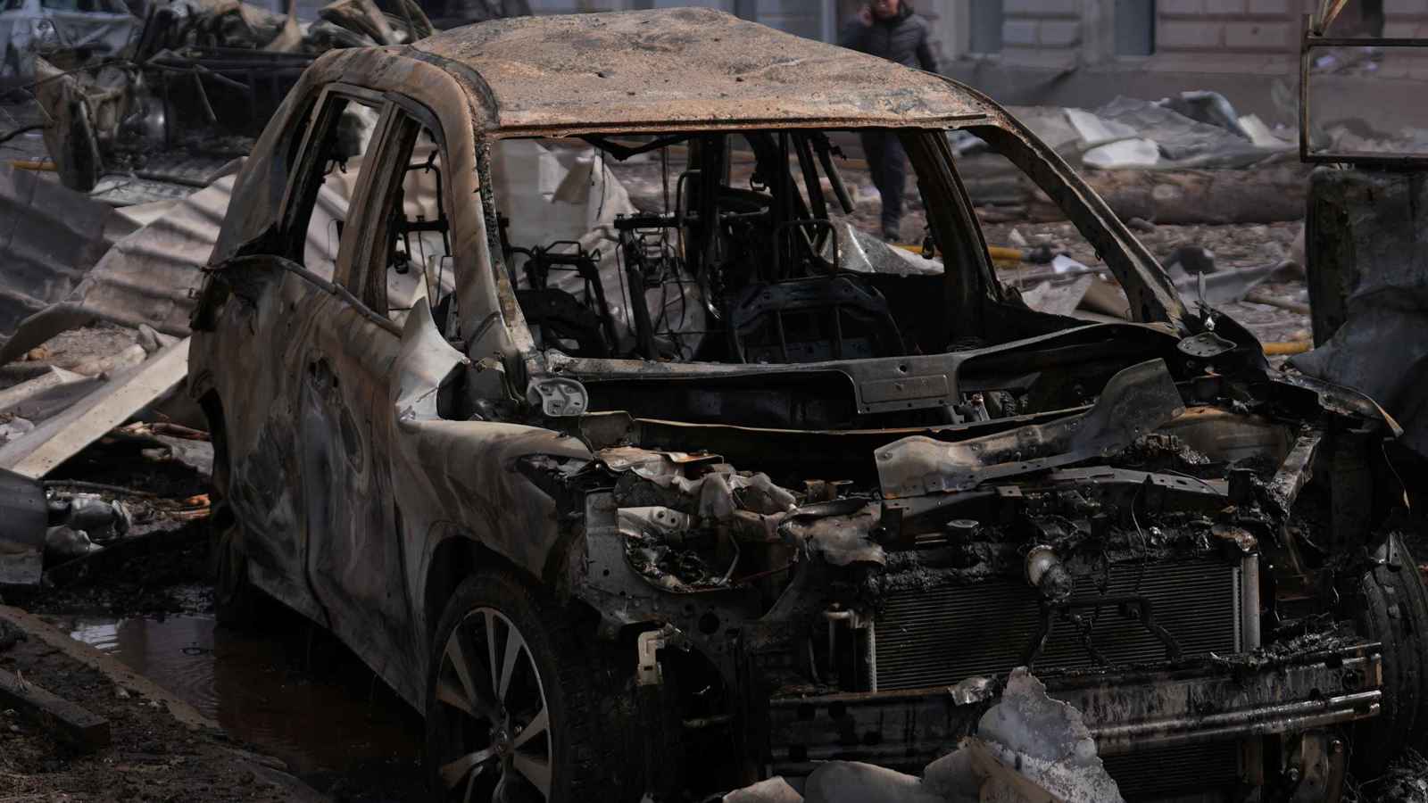 اندلاع حريق بمحطة محروقات بعد هجوم روسي على زابوريجيا