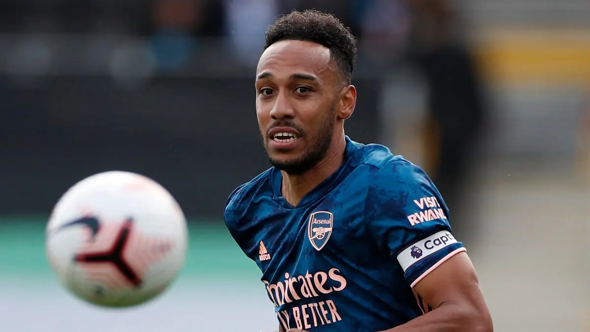 تقرير: أوباميانغ رفض عرضا من برشلونة قبل التجديد لآرسنال