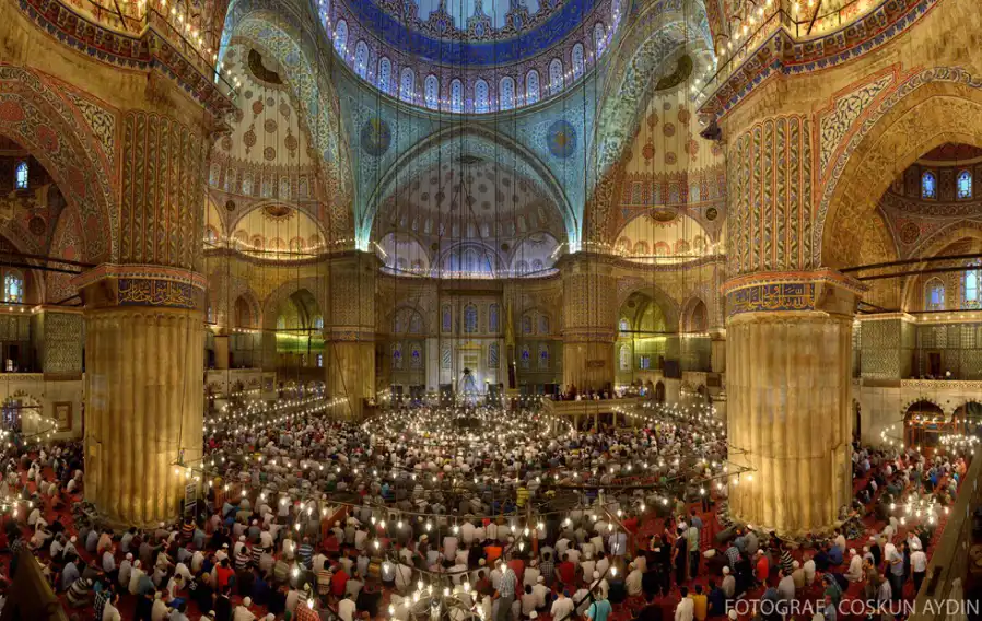 داخل الجامع الأزرق في إسطنبول