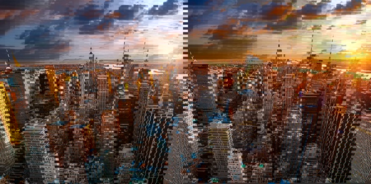 هل تتفوق نيويورك على دبي بعدد ناطحات السحاب؟