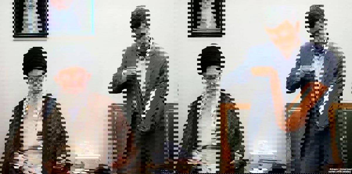 خامنئي يهاجم نجاد ويتهمه بتنفيذ "مخطط الأعداء" في إيران