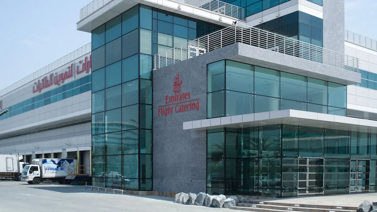 "طيران الإمارات" تعقد شراكة لإنتاج وجبة "الكوشر" اليهودية