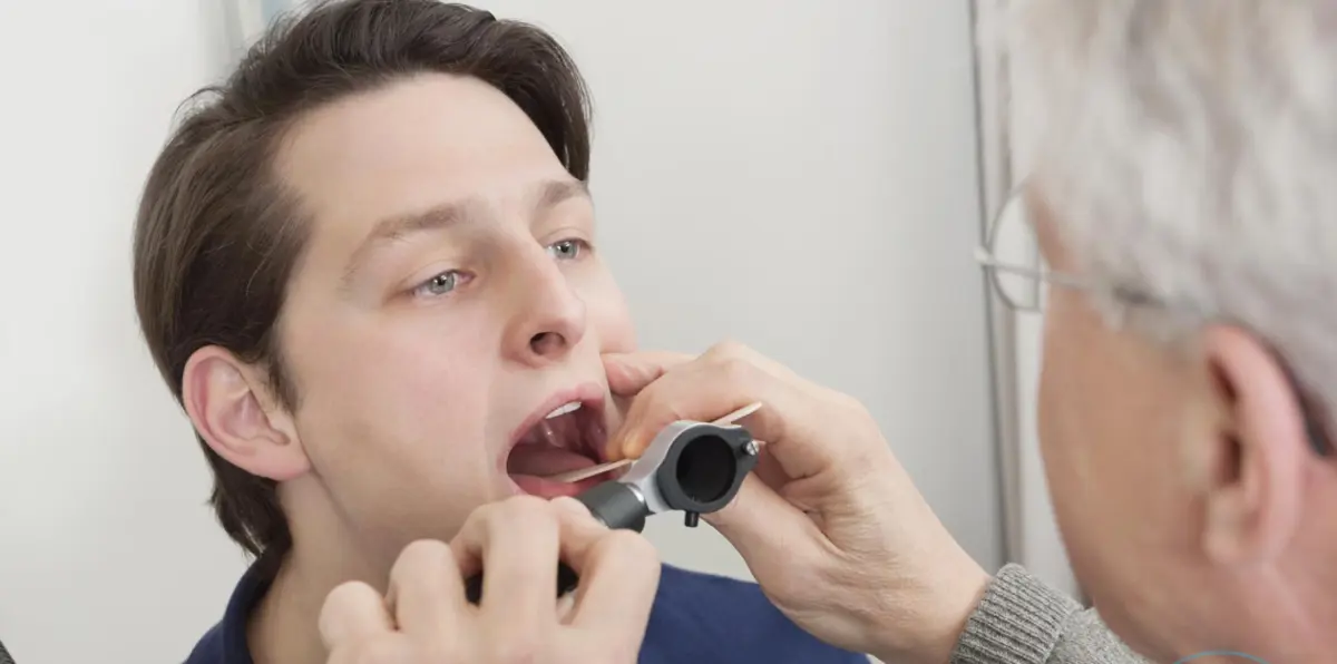 5 علامات تدل على التهاب اللوزتين