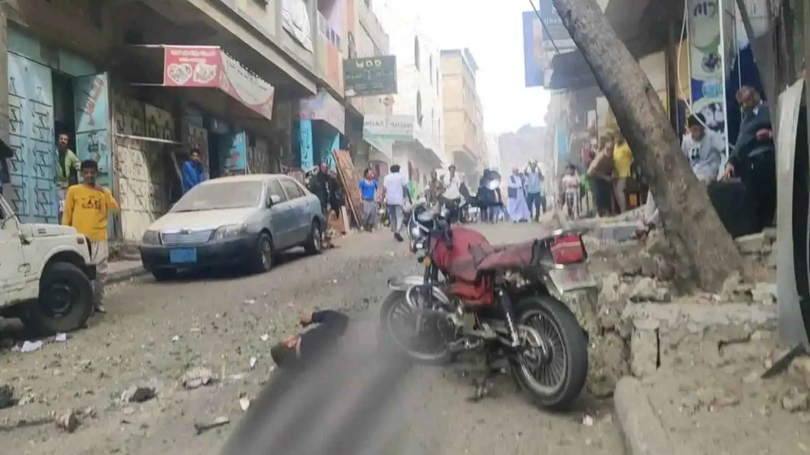 اليمن.. قتلى وجرحى بانفجار عبوة ناسفة وسط تعز