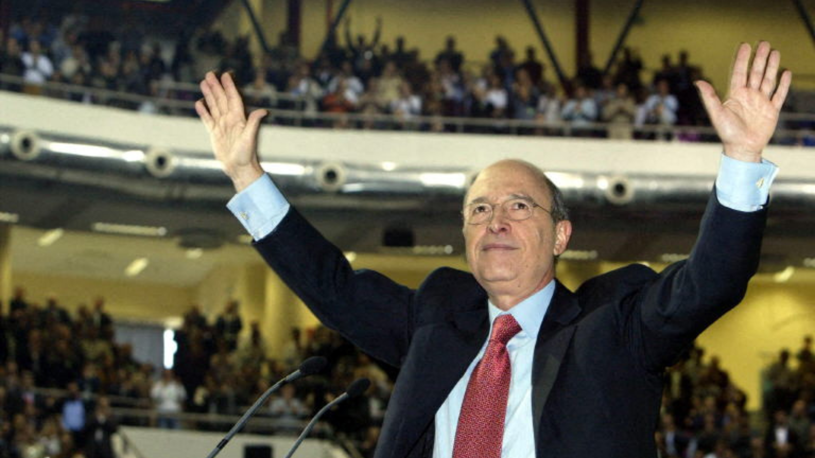 وفاة رئيس وزراء اليونان الأسبق "كوستاس سيميتيس" عن 88 عامًا