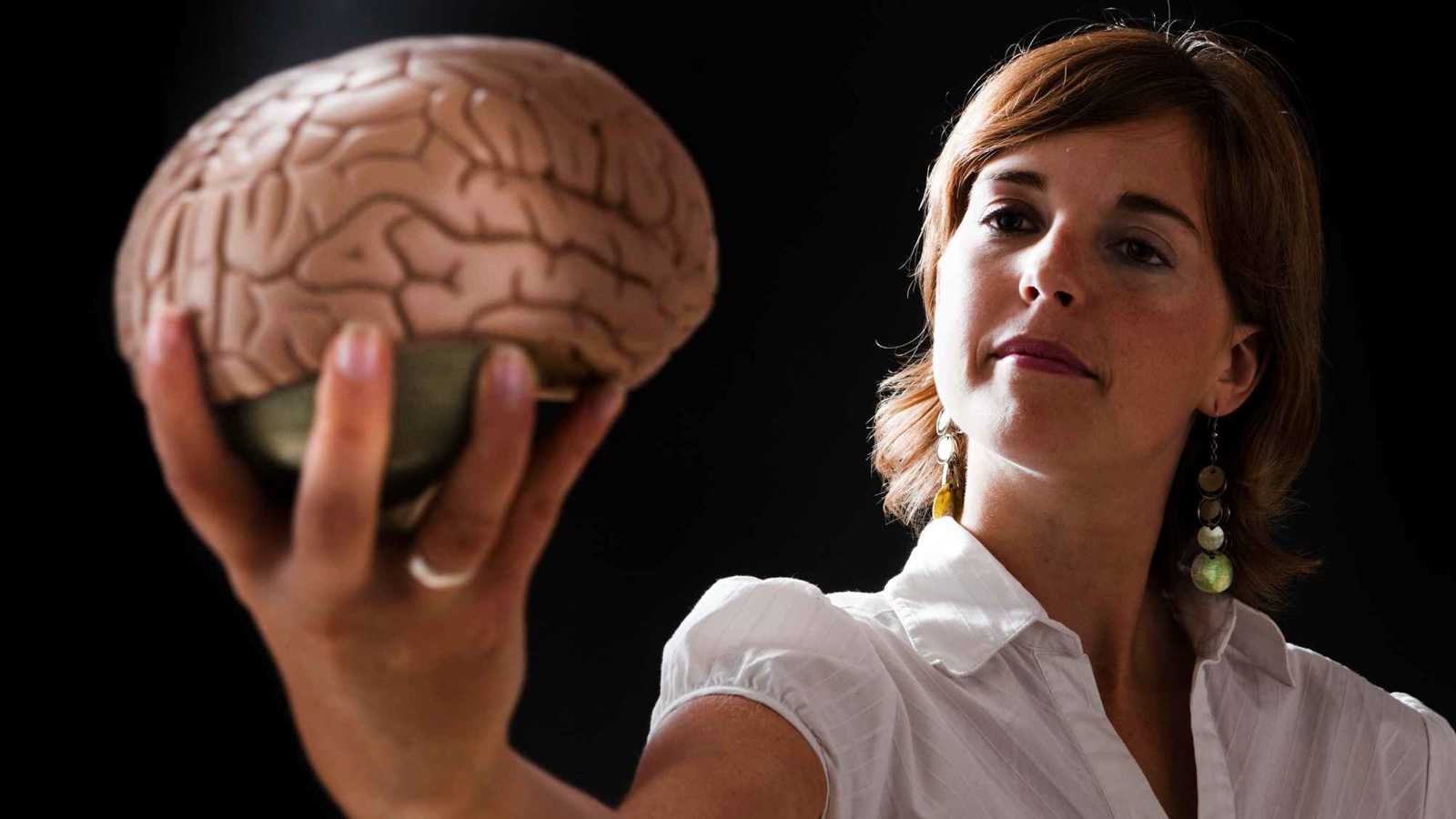 تغيرات دماغية شهرية.. كيف تؤثر دورة الحيض في المرأة؟