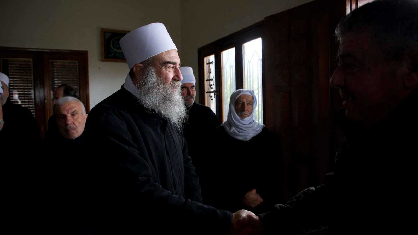 قائد "تجمع أحرار الجبل" في السويداء يطالب الهجري بترك السياسة