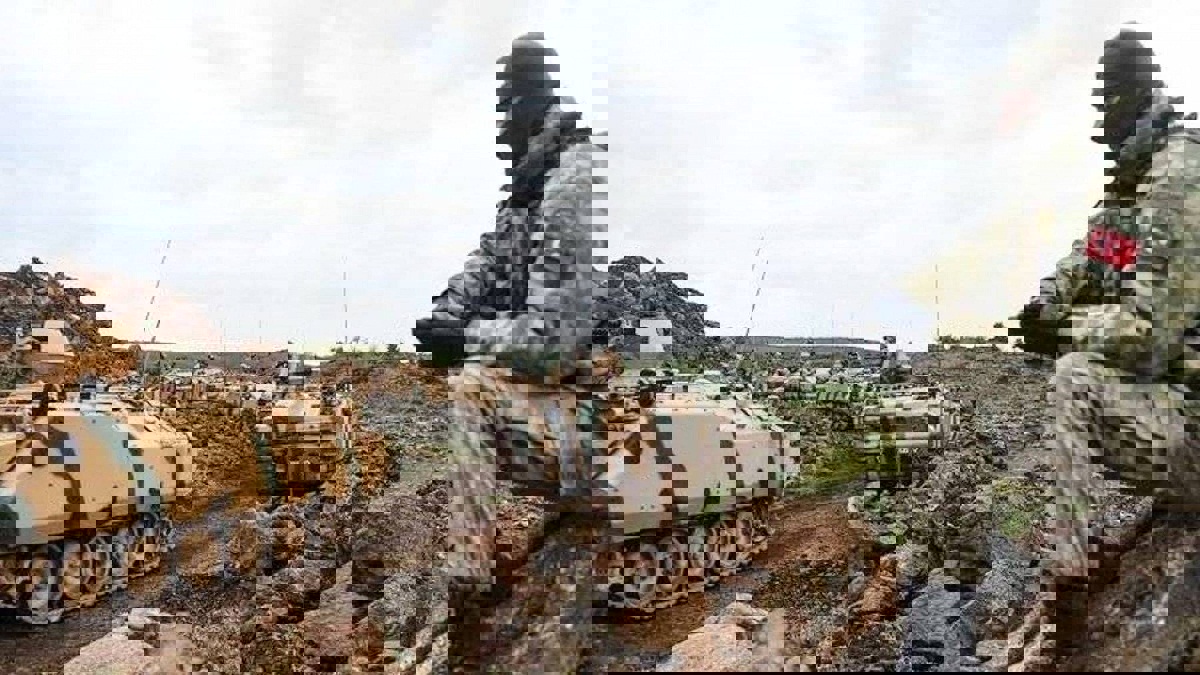 مقاتلون سوريون تدعمهم تركيا يتحركون صوب "منبج" (فيديو)