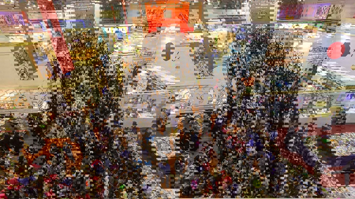 معرض الشارقة للكتاب يستقطب 2.52 مليون زائر