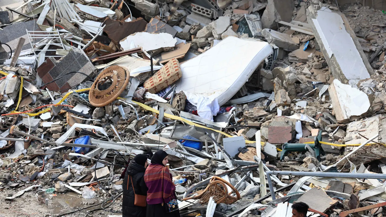 لأول مرة.. لبنانيون يتقدمون بدعاوى قضائية ضد "حزب الله"