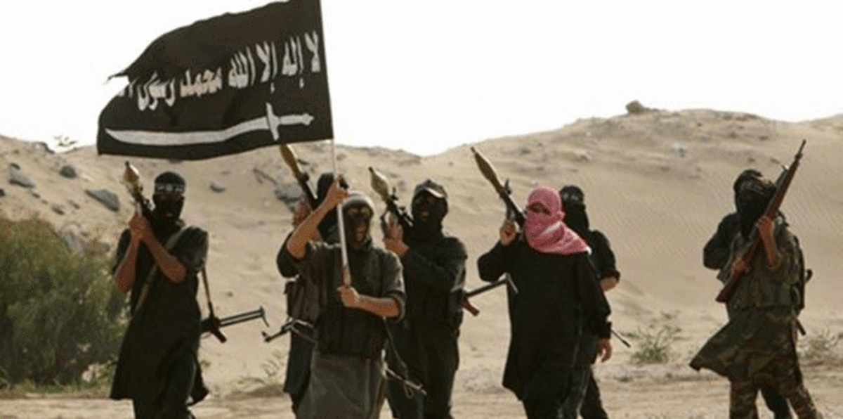 في واقعة سافرة.. تنظيم القاعدة في تعز يستدعي صحفيًا للمساءلة بشأن تقرير إخباري (صورة)