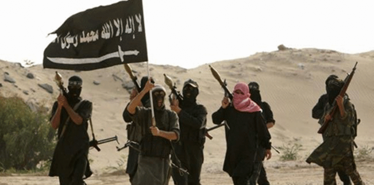 في واقعة سافرة.. تنظيم القاعدة في تعز يستدعي صحفيًا للمساءلة بشأن تقرير إخباري (صورة)