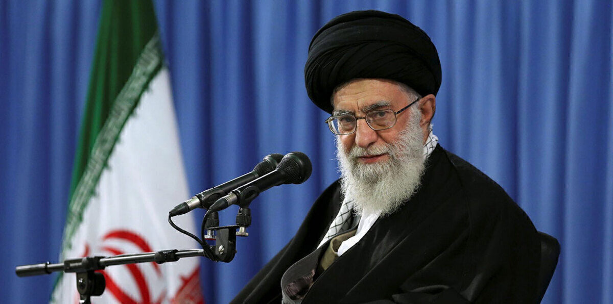 خامنئي يعلن استعداد إيران للانسحاب من الاتفاق النووي