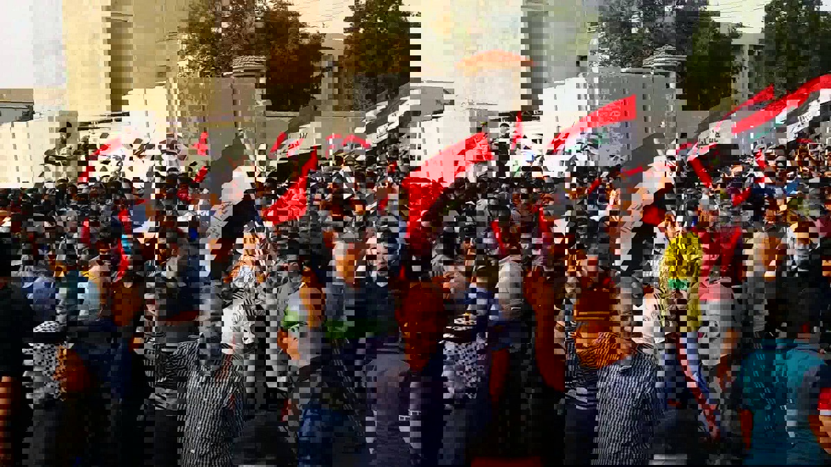 العراق.. تظاهرات حاشدة وسط بغداد ومحتجون يشكلون "حكومة إنقاذ" (فيديو)
