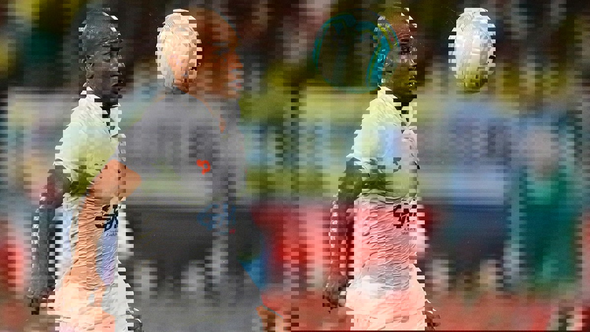 فلوران مالودا يستعين بتويتر للرد على إقالته من تدريب زيوريخ السويسري (صور)