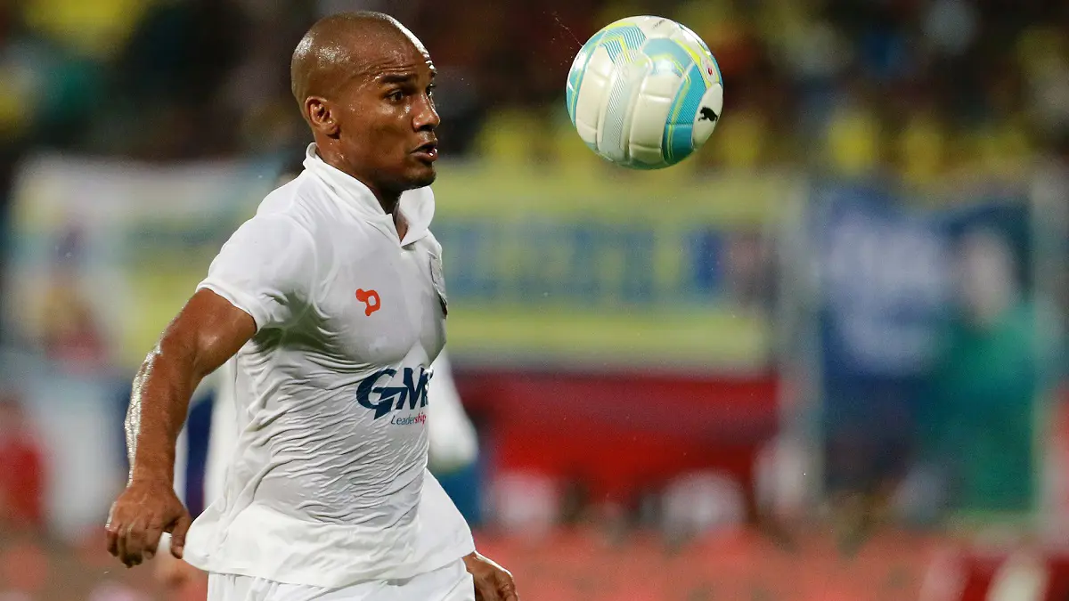 فلوران مالودا يستعين بتويتر للرد على إقالته من تدريب زيوريخ السويسري (صور)