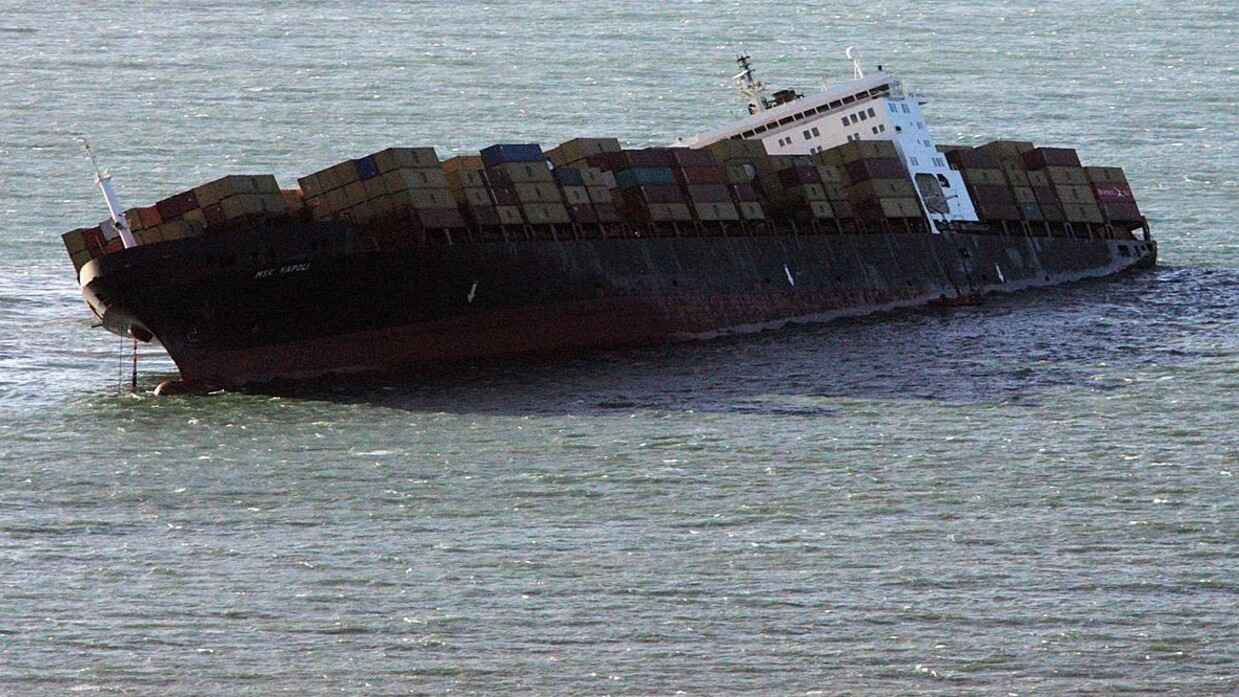 غرق باخرة مصرية قبالة طبرق الليبية