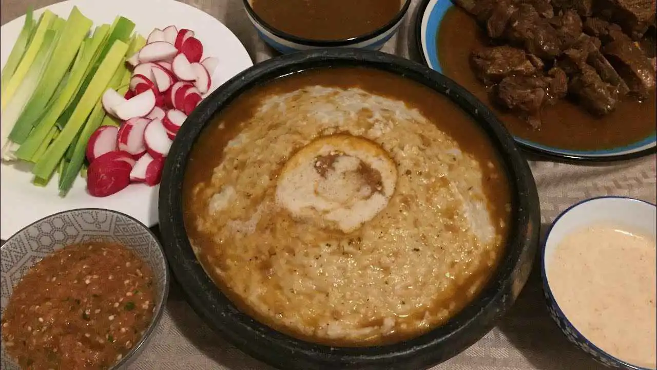 "العصيد".. وجبة يمنية تجمع بين موائد الأغنياء والفقراء في رمضان