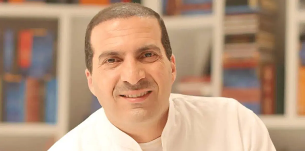 بالفيديو.. شاهد ردّ عمرو خالد على الساخرين منه خلال رحلة الحج