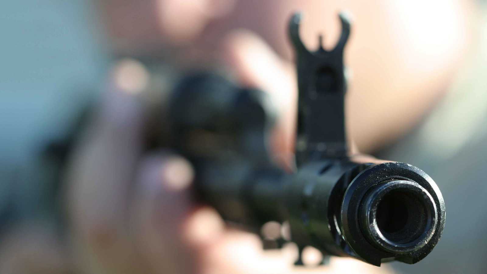 العراق.. شاب يقتل والده وعمه بكلاشنكوف بعد خلاف عائلي