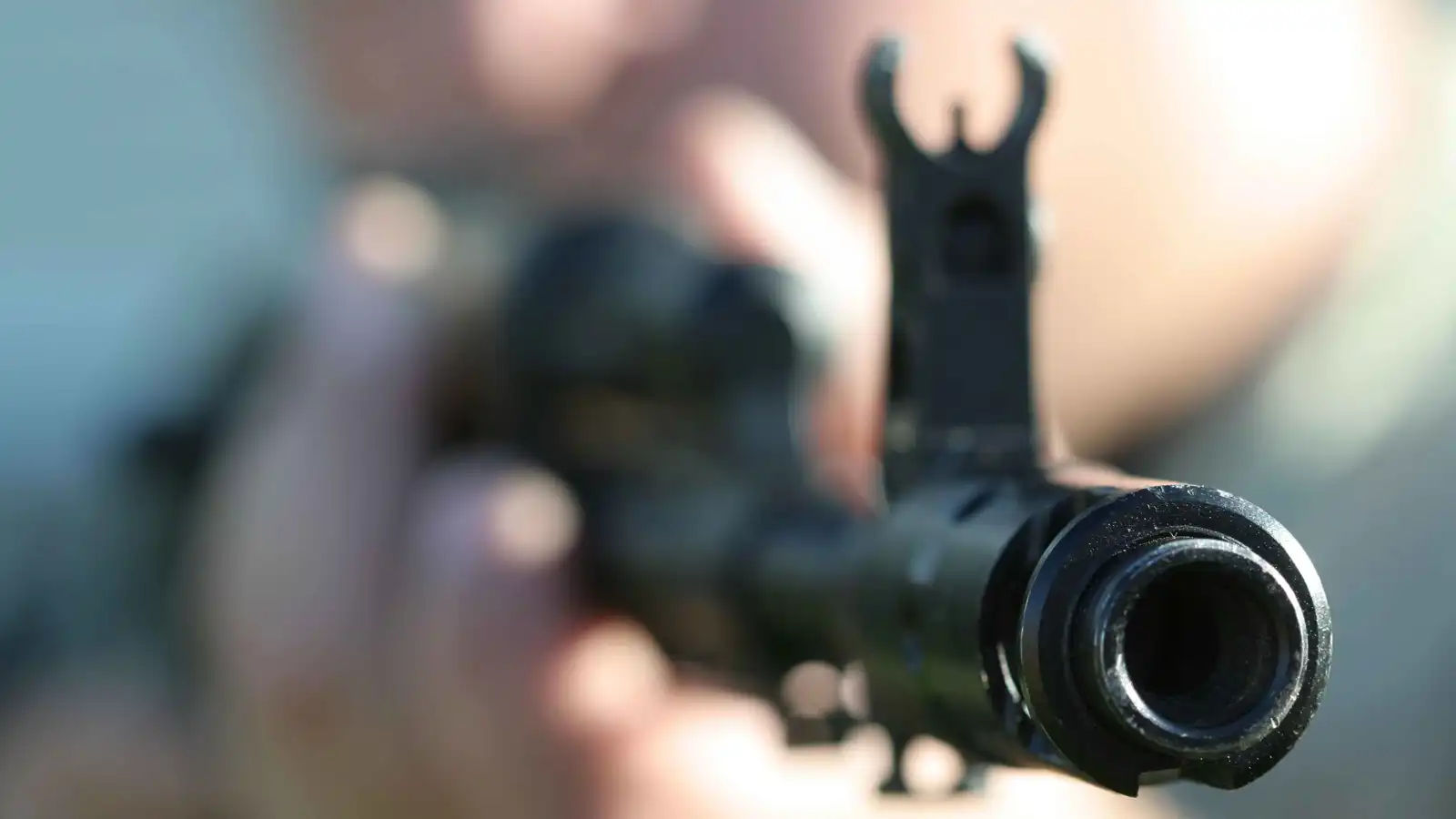 العراق.. شاب يقتل والده وعمه بكلاشنكوف بعد خلاف عائلي