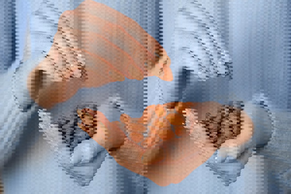 الآثار الجانبية لتناول الكثير من اللوز