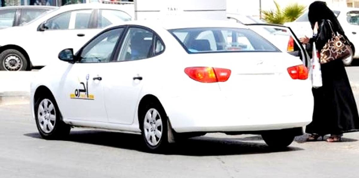 السعودية تحذر مواطناتها من تطبيق لحجز سيارات أجرة تقودها نساء
