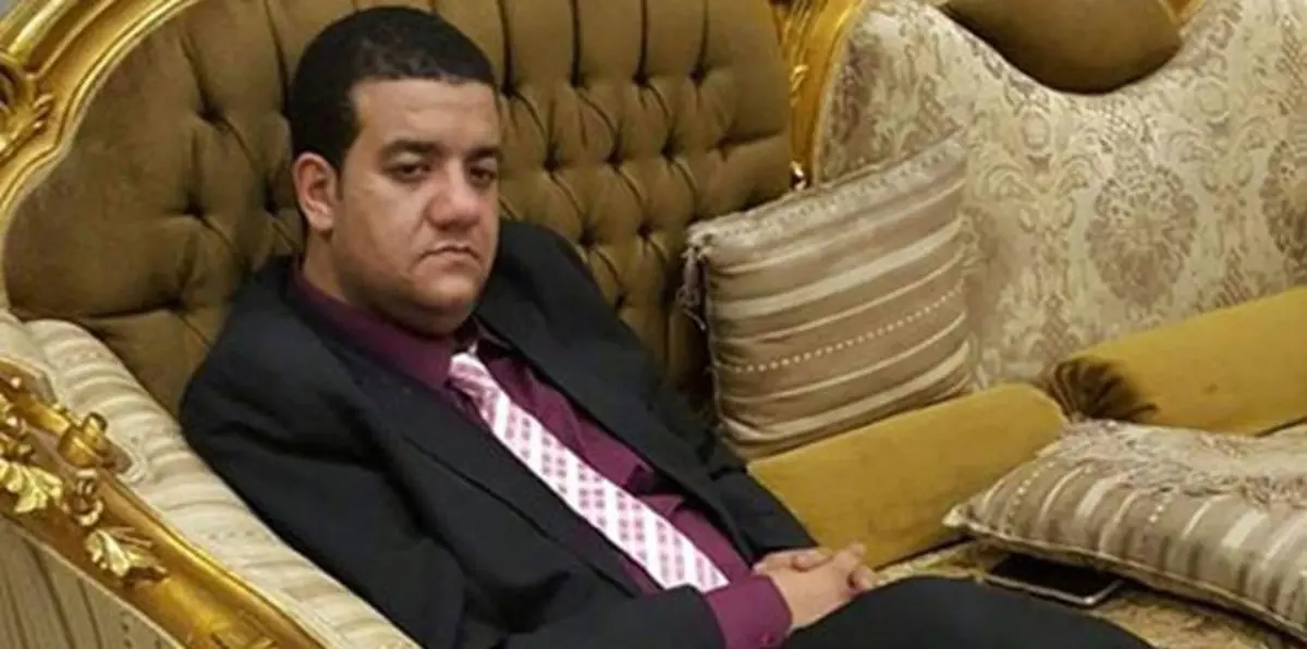 بالفيديو.. اشتباك بالأيدي في قفص محكمة مصرية بين "قاضي الحشيش" وسائقه