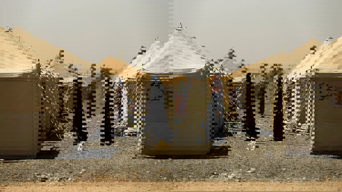 نازحون عراقيون يؤثرون العودة إلى المخيمات على العيش في بيوتهم المهدمة