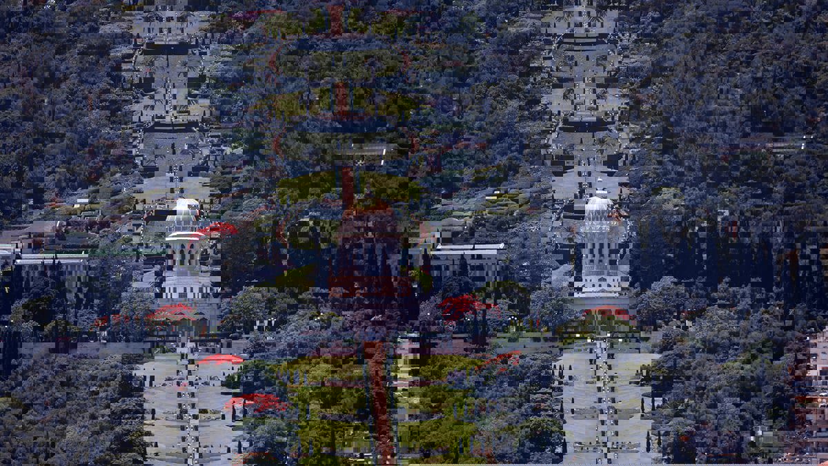 إيران تكثّف حملتها ضد البهائيين وتوقف عددا منهم