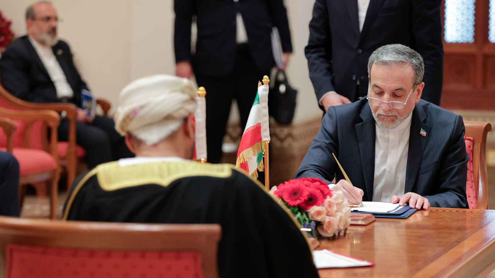 عُمان تقترح استضافة الجولة السادسة من المفاوضات النووية الأحد