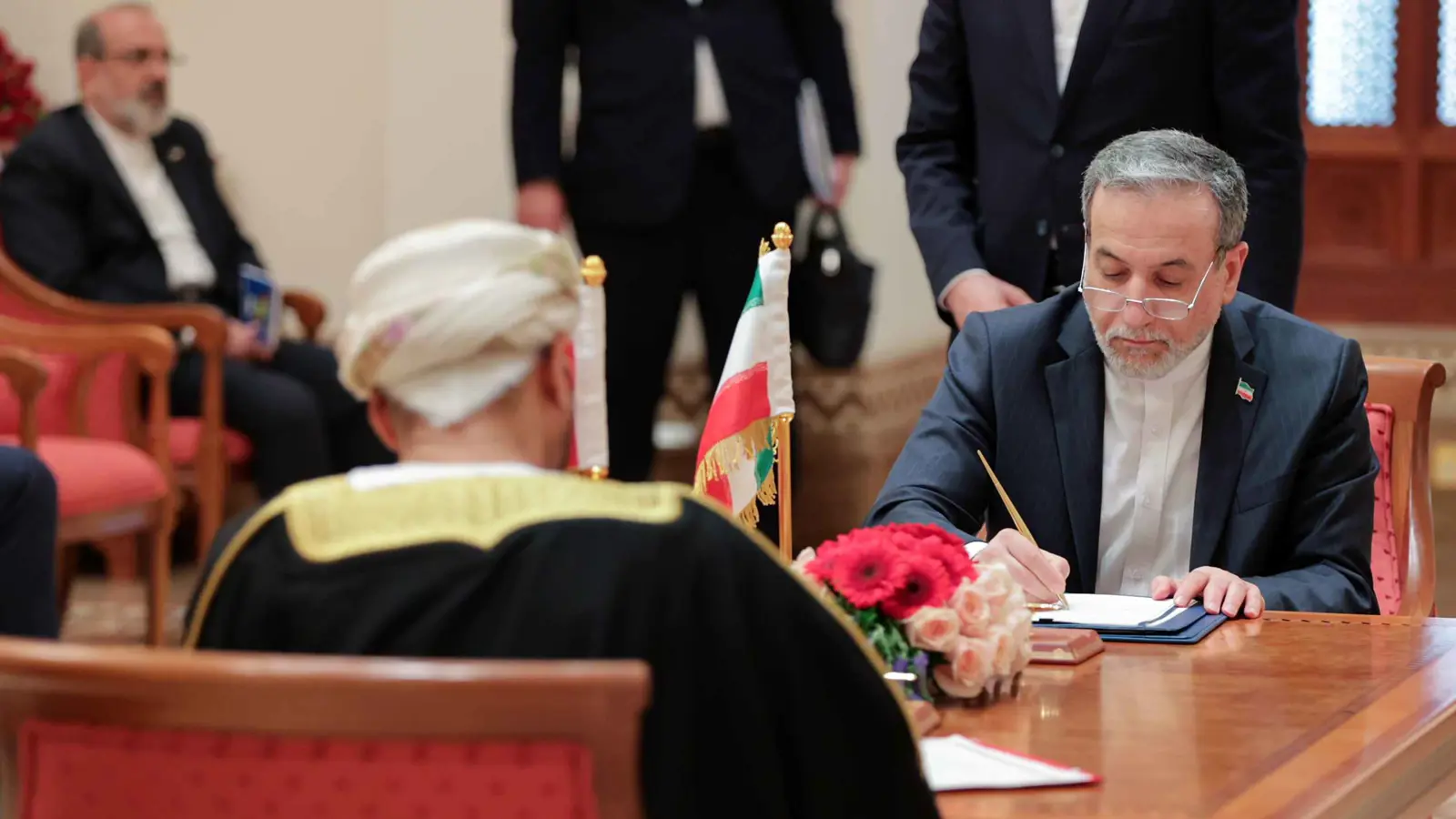 عُمان تقترح استضافة الجولة السادسة من المفاوضات النووية الأحد