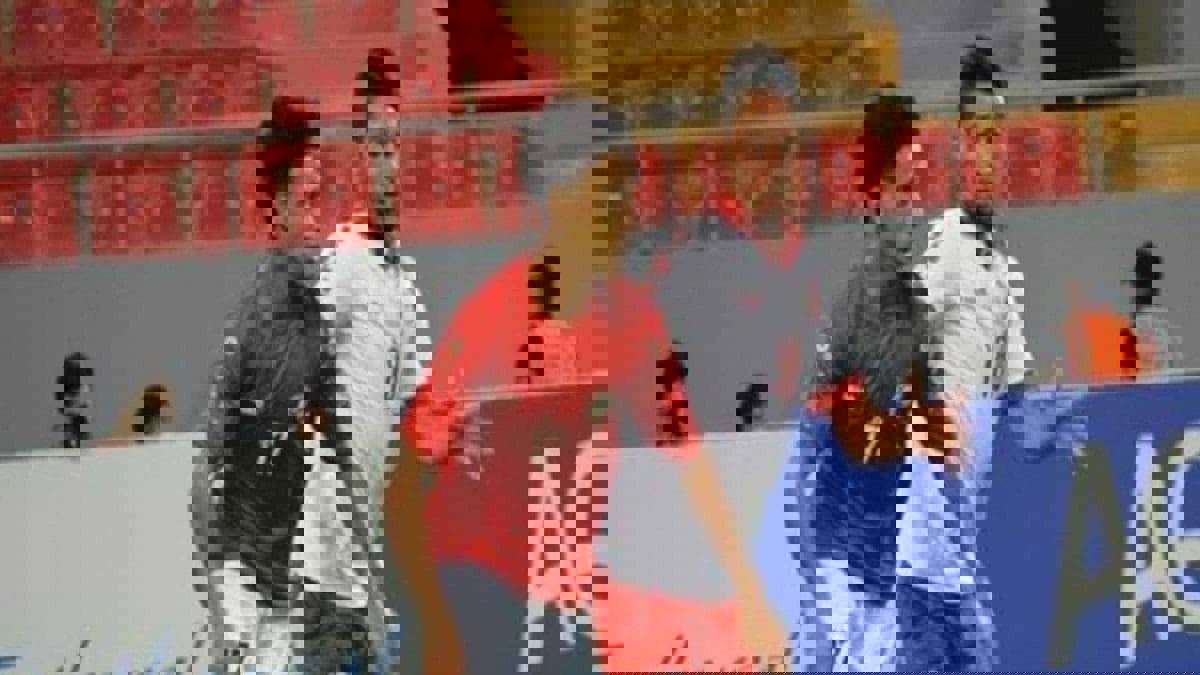 طبيب عراقي يستضيف اليمني مفيد جمال لاعب الطلبة بعد قصة تناوله الفلافل (فيديو)‎