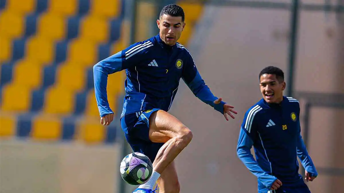 لاعب حاسم ويصنع الفارق.. نجم نوتنغهام يتحدث عن كريستيانو رونالدو