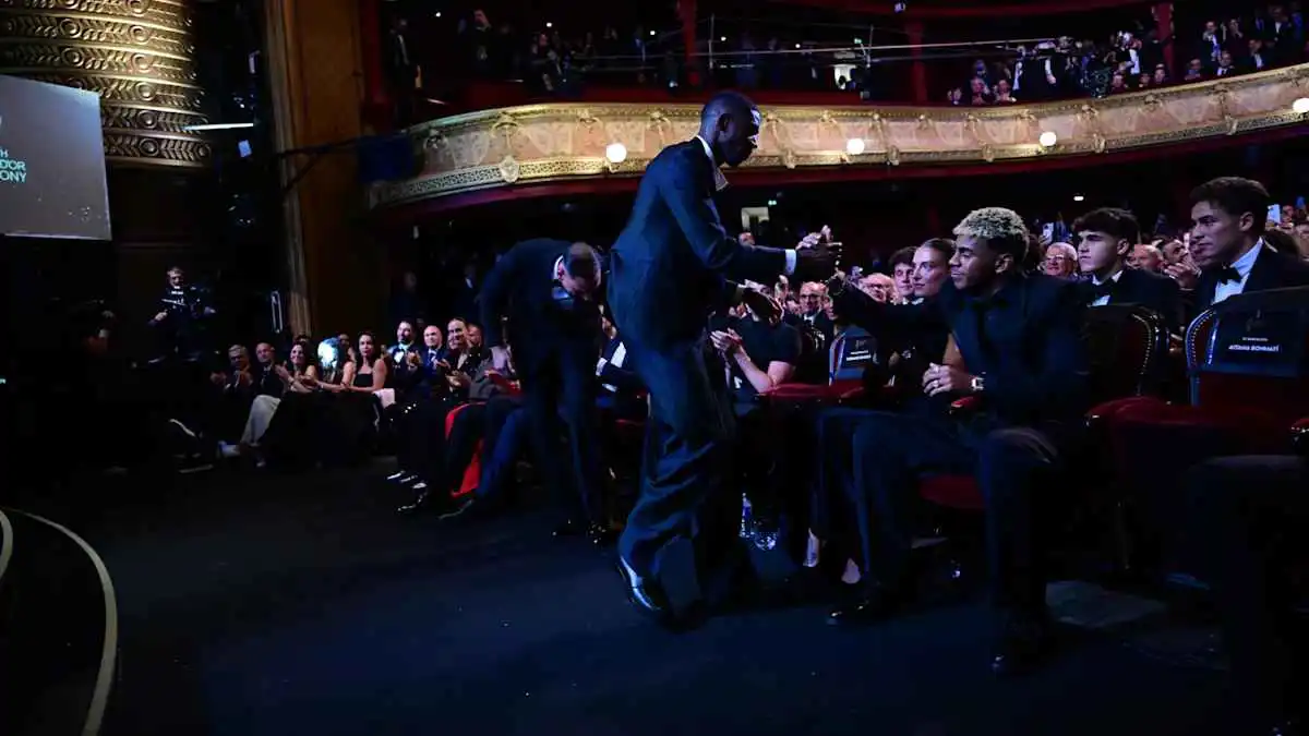 فعلها مع رونالدو.. هل يجب محاسبة لامين يامال على تصرفه مع عثمان ديمبيلي؟