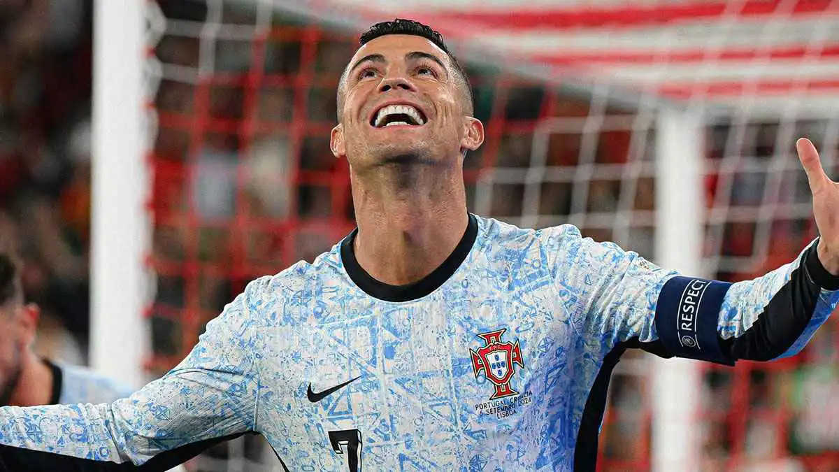 كريستيانو رونالدو يكشف سر رفضه الاعتزال قبل الهدف 1000