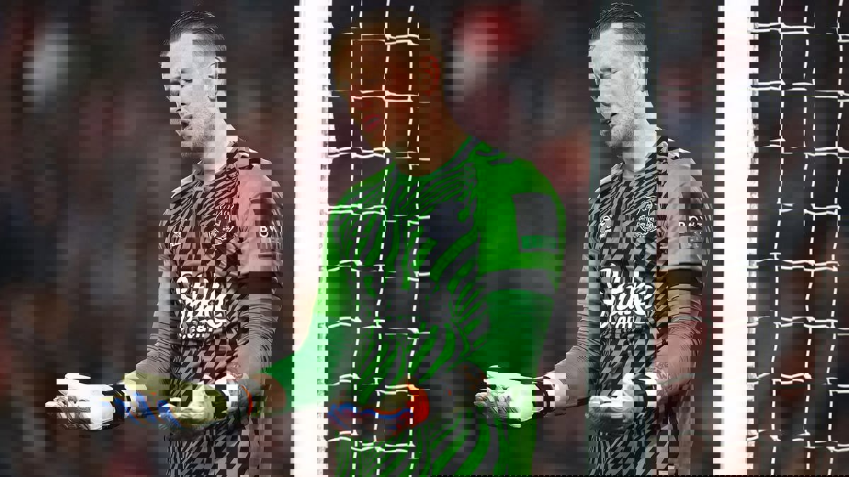 تصرف غريب من بيكفورد حارس إيفرتون لحظة هدف محمد صلاح (صور)