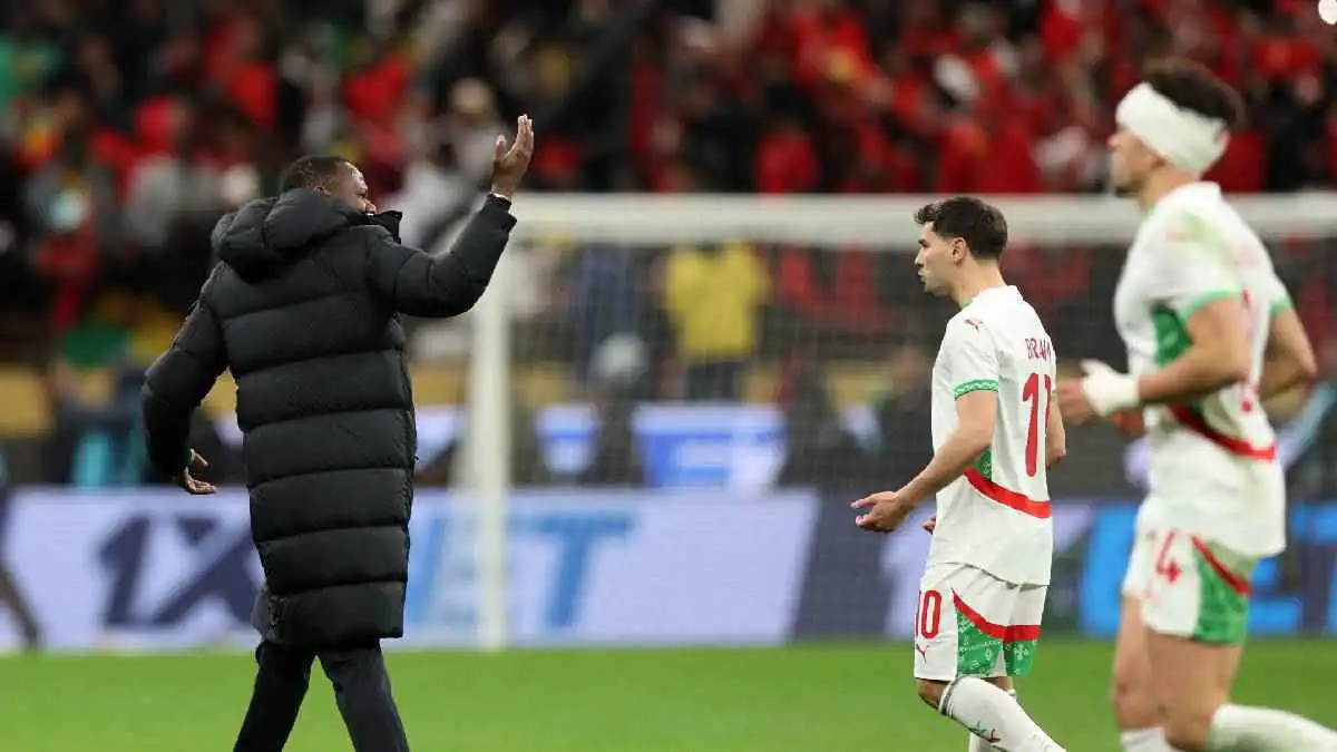 اشتباك بين وليد الركراكي وبابي ثياو بعد نهاية مباراة المغرب والسنغال (فيديو)