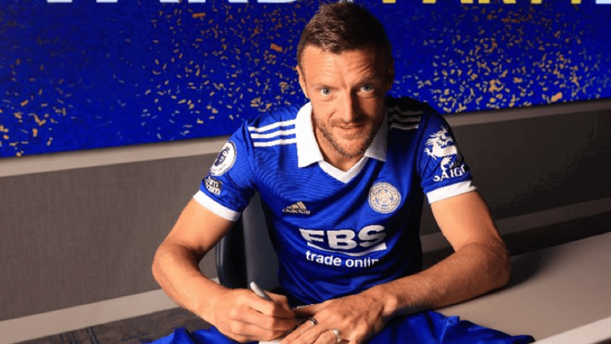 رسميا.. ليستر سيتي يمدد عقد جيمي فاردي