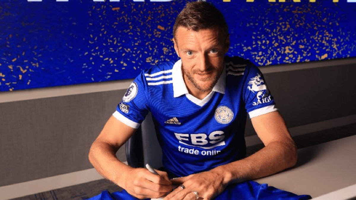 رسميا.. ليستر سيتي يمدد عقد جيمي فاردي