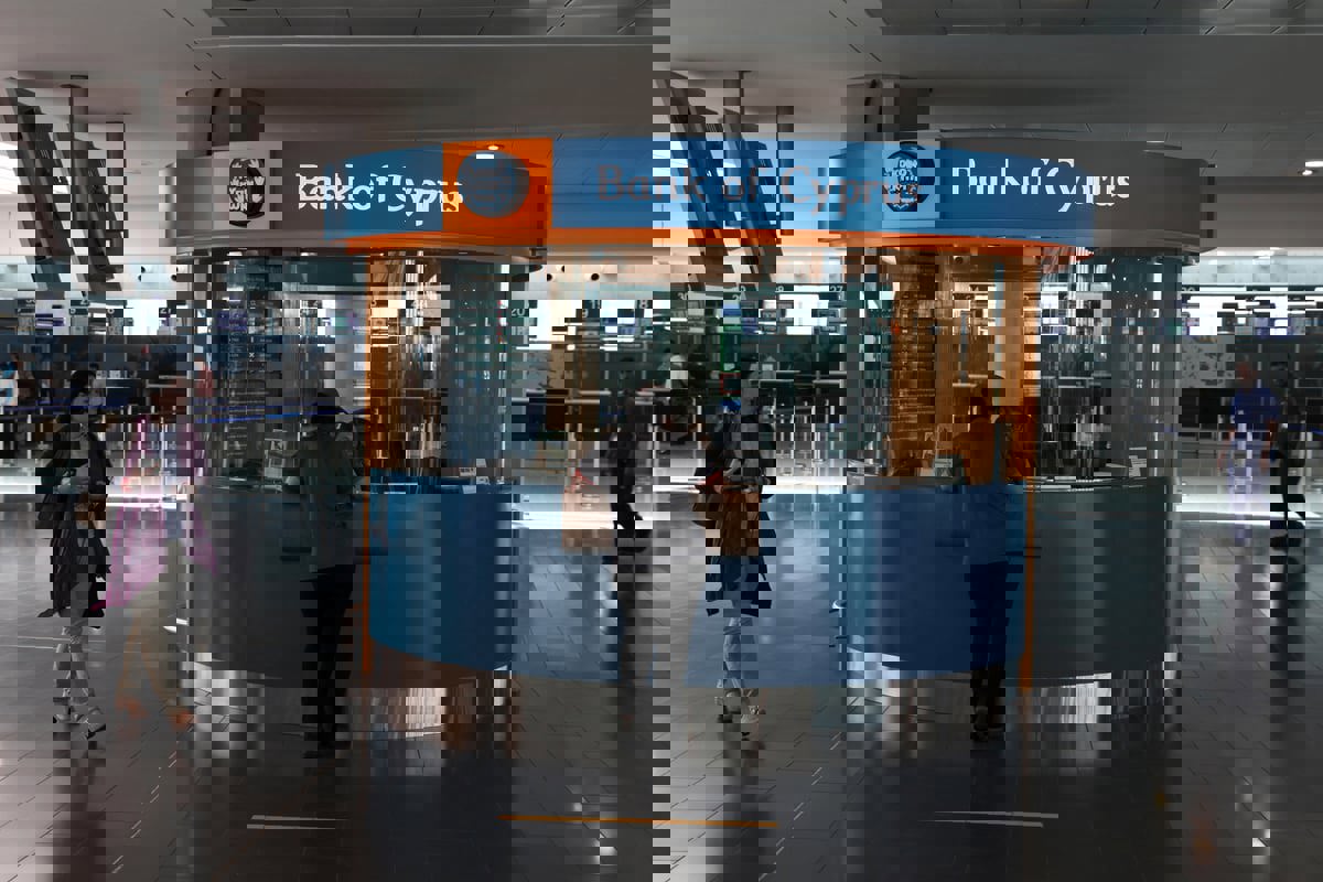 "تنفّذ أوامر واشنطن".. استياء روسي من تضييق البنوك القبرصية