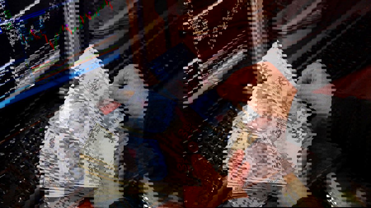 الليرة التركية تسجل انخفاضا قياسيا جديدا أمام الدولار