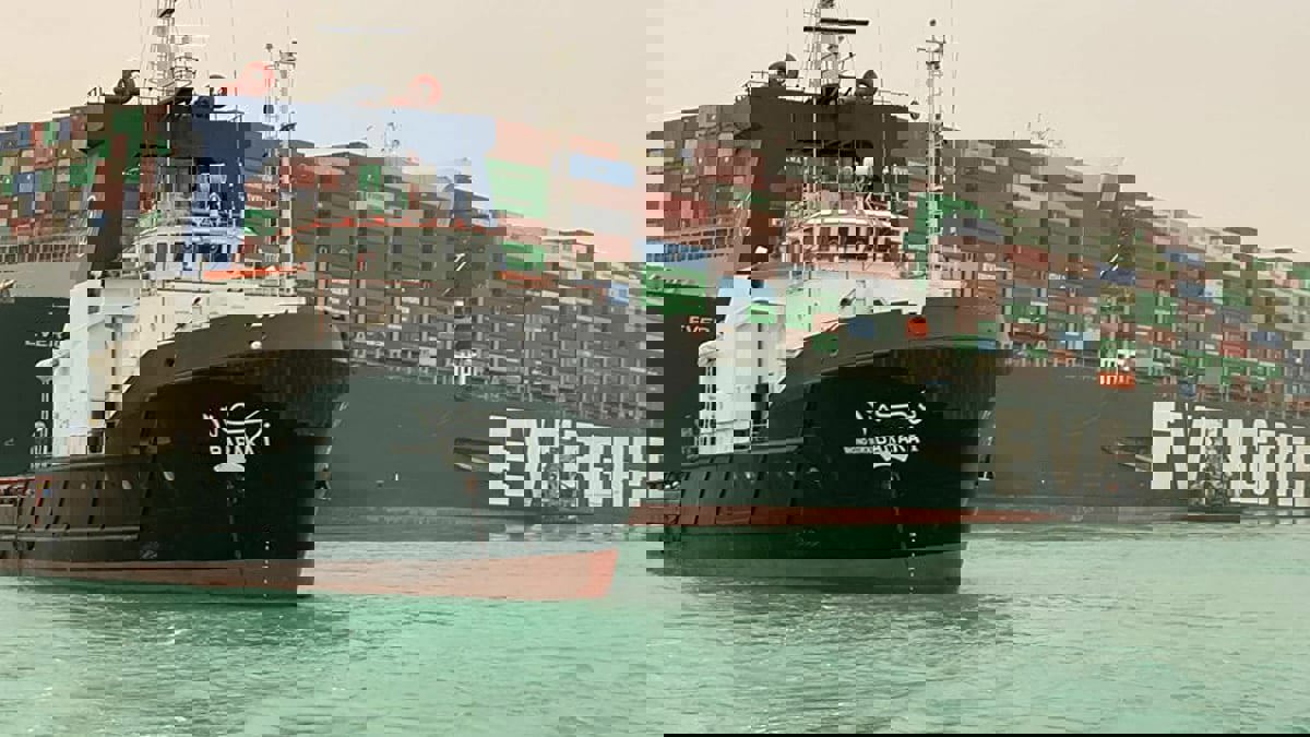 تقرير: حادث قناة السويس يؤخر موعد خروج العالم من  تداعيات جائحة كورونا