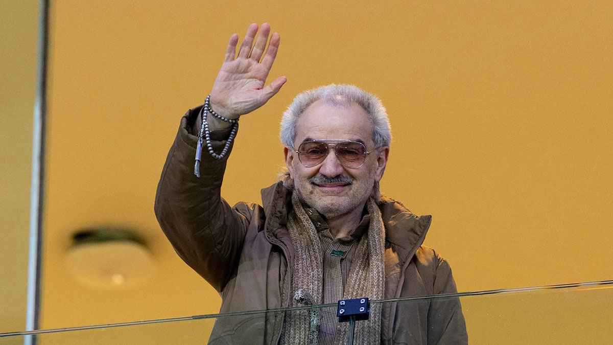 هدية الوليد بن طلال لجماهير الهلال السعودي 